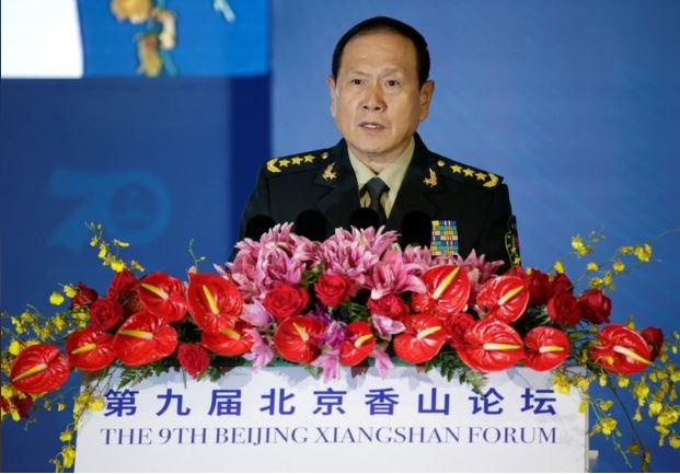 وزير الدفاع الصيني وي فنع خه يلقي كلمة في بكين يوم الاثنين. تصوير: جيسون لي - رويترز